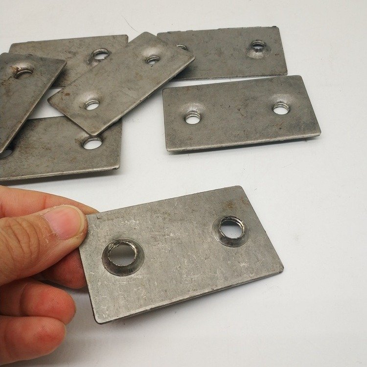 Tapping of Double Threaded Holes on Stainless Steel Connecting Fasteners